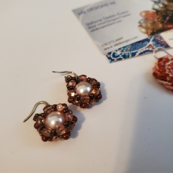 SDE Designs 2 sets of beaded earrings - Picture 4 of 5